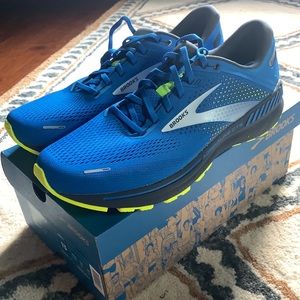 NWOT Brooks Men’s Adrenaline GTS 22, Size 13